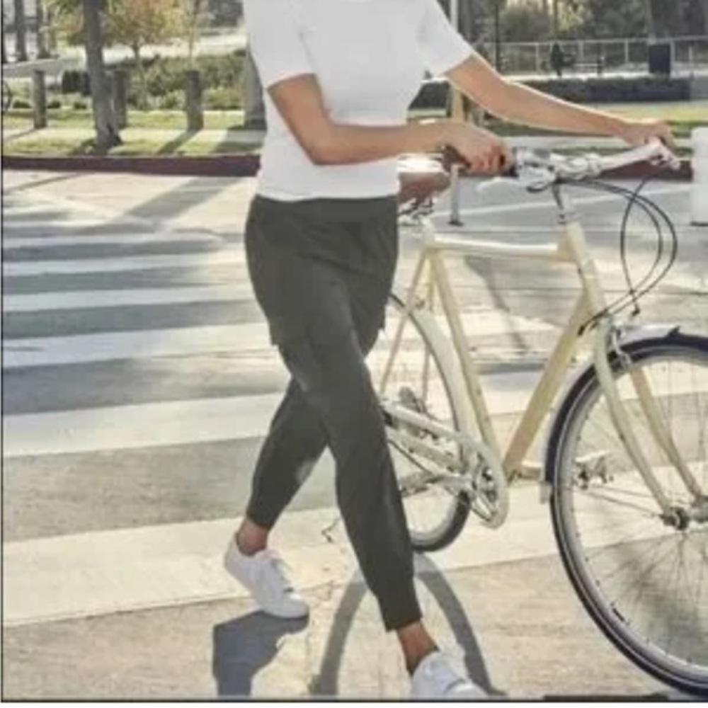 Athleta Dark olive Green Jogger Pants comfy cute
